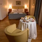 Palace & 4* Solofra