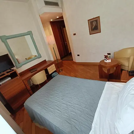 Palace & Θέρετρο 4*