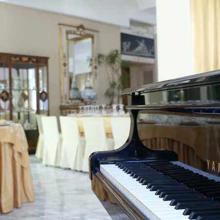 Resort Palace & 4*