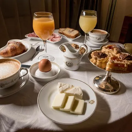 Palace & 4* Solofra
